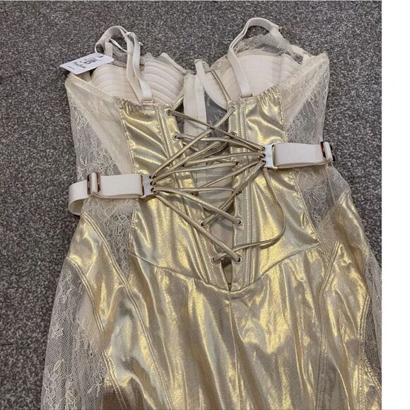 Elegant Cream Women's Intimate Set - Picture 4 of 10